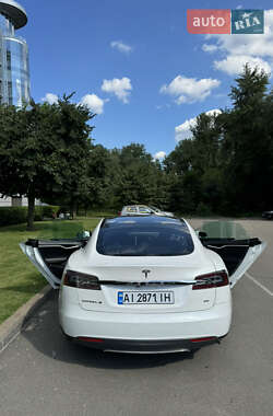 Хэтчбек Tesla Model S 2013 в 