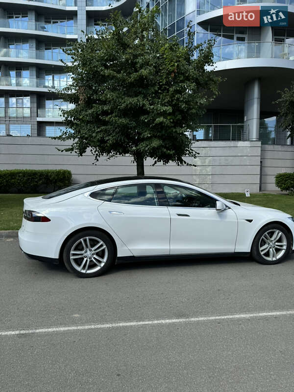 Хэтчбек Tesla Model S 2013 в Киеве
