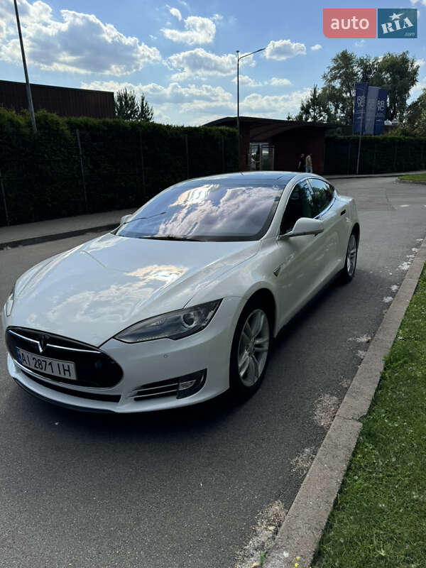 Хэтчбек Tesla Model S 2013 в Киеве