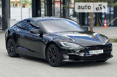 Лифтбек Tesla Model S 2018 в Ровно