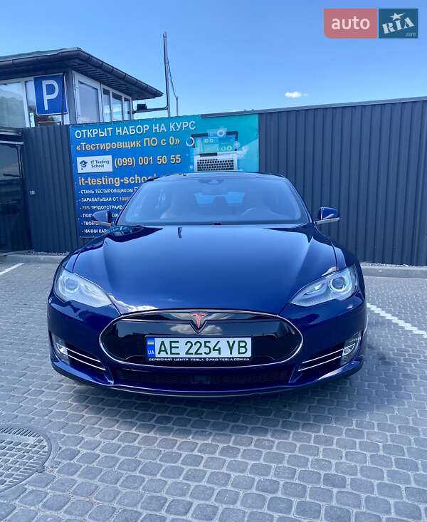 Лифтбек Tesla Model S 2015 в Днепре
