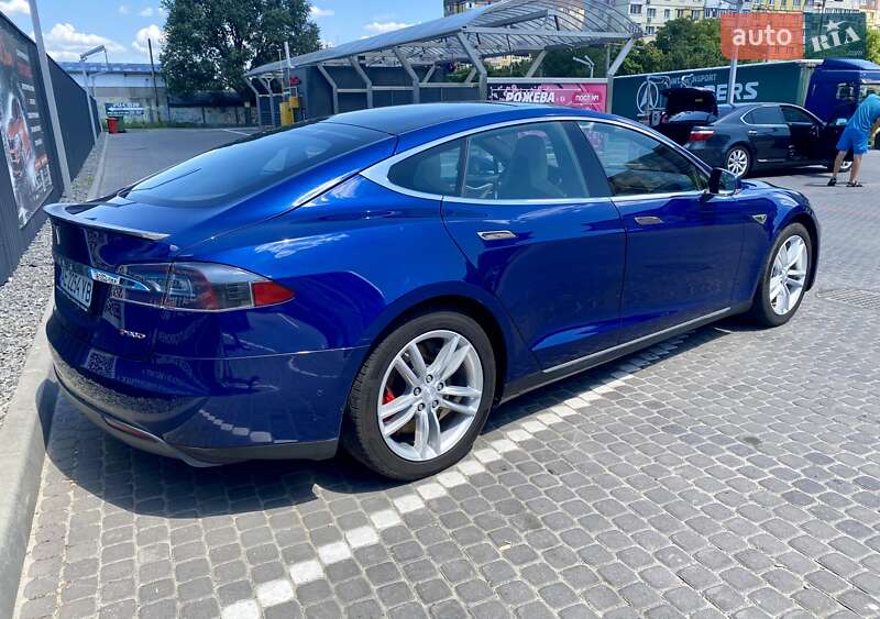 Лифтбек Tesla Model S 2015 в Днепре