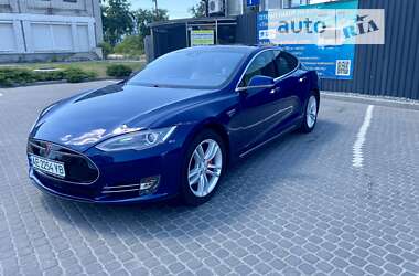 Лифтбек Tesla Model S 2015 в Днепре