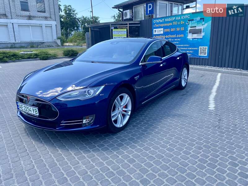 Лифтбек Tesla Model S 2015 в Днепре
