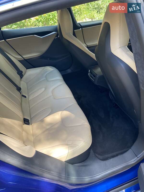 Лифтбек Tesla Model S 2015 в Днепре