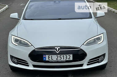 Лифтбек Tesla Model S 2015 в Ровно