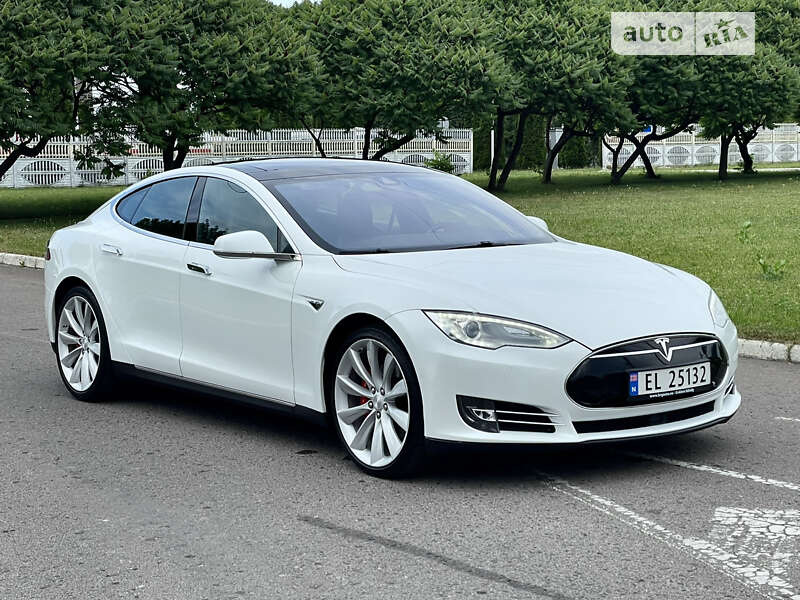 Лифтбек Tesla Model S 2015 в Ровно