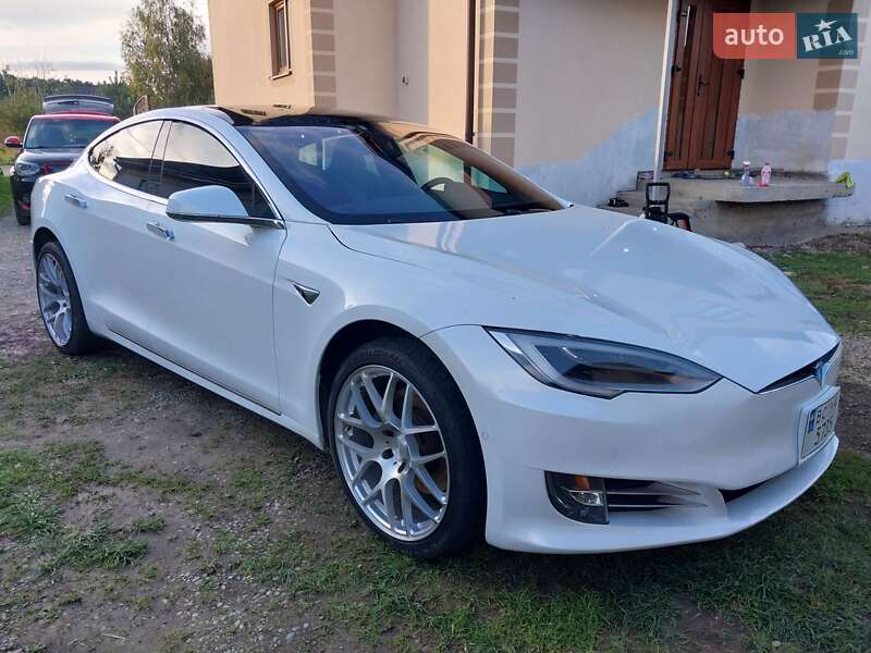 Ліфтбек Tesla Model S 2018 в Стрию