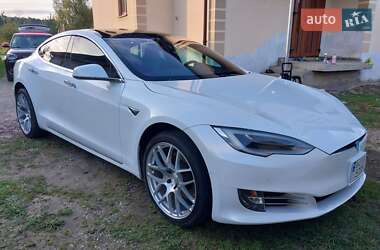 Лифтбек Tesla Model S 2018 в 