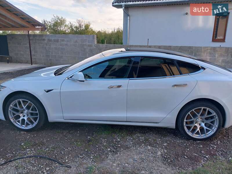 Ліфтбек Tesla Model S 2018 в Стрию