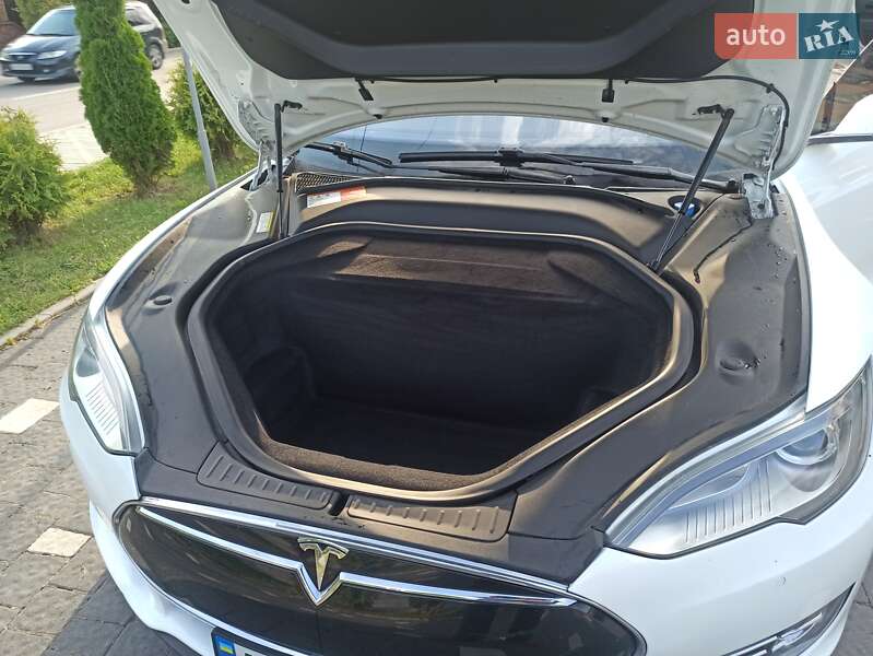 Лифтбек Tesla Model S 2015 в Ужгороде