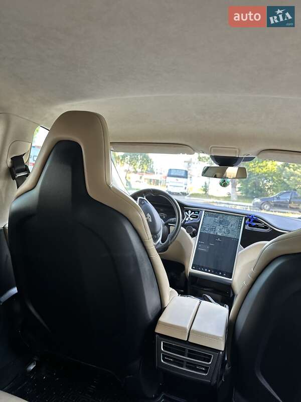 Хэтчбек Tesla Model S 2016 в Шептицькому