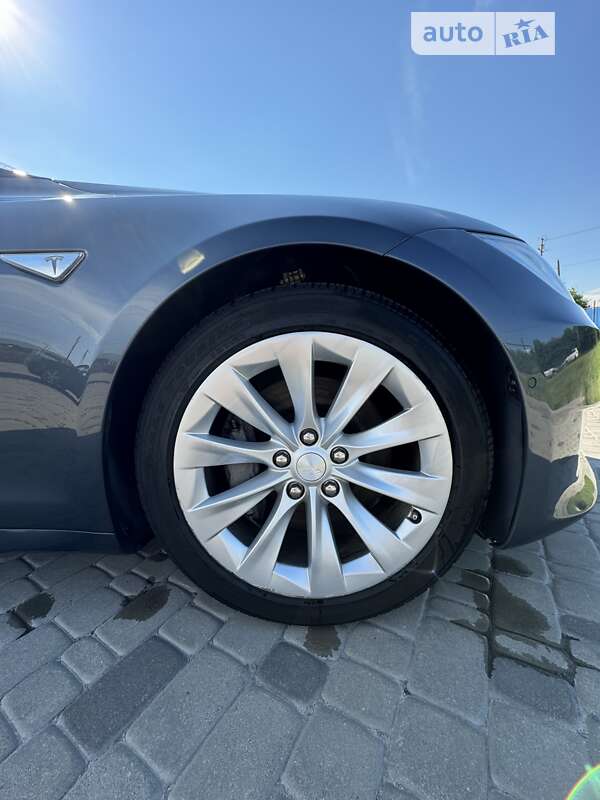 Лифтбек Tesla Model S 2016 в Белой Церкви