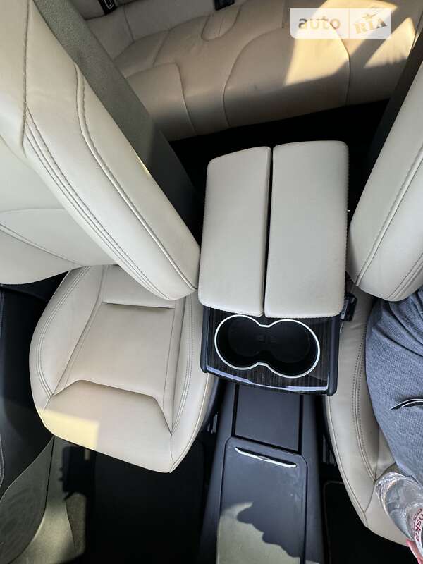 Лифтбек Tesla Model S 2016 в Белой Церкви