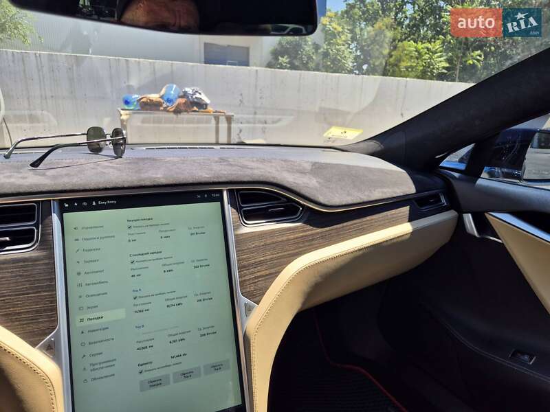 Ліфтбек Tesla Model S 2014 в Миколаєві