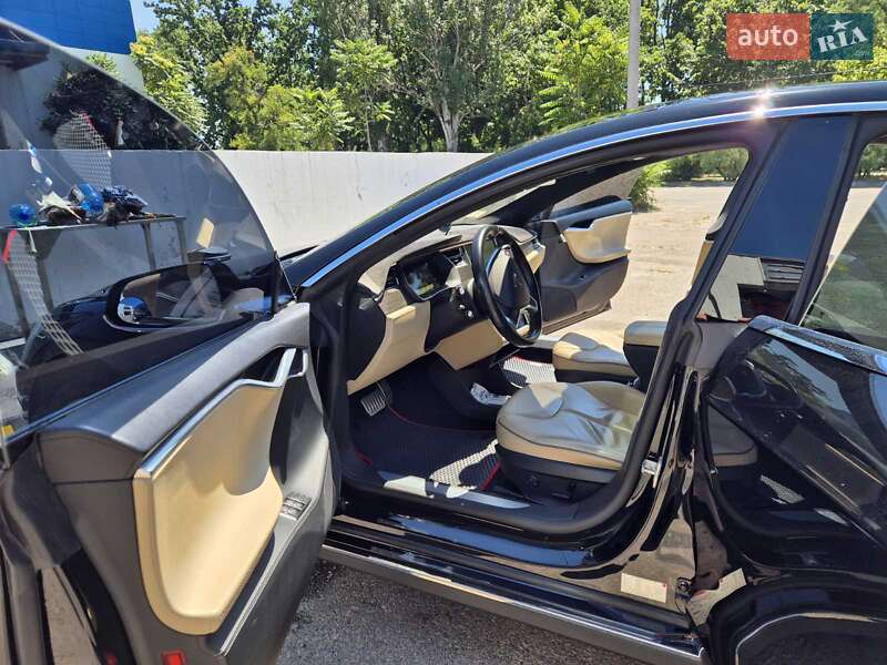 Ліфтбек Tesla Model S 2014 в Миколаєві