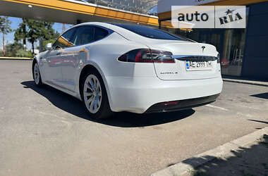 Ліфтбек Tesla Model S 2016 в 