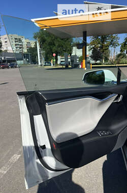 Ліфтбек Tesla Model S 2016 в 