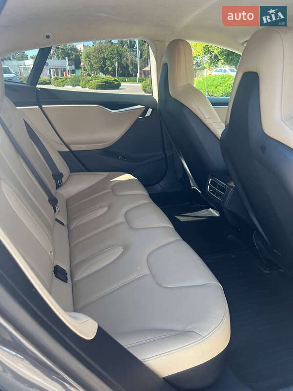 Лифтбек Tesla Model S 2016 в Одессе
