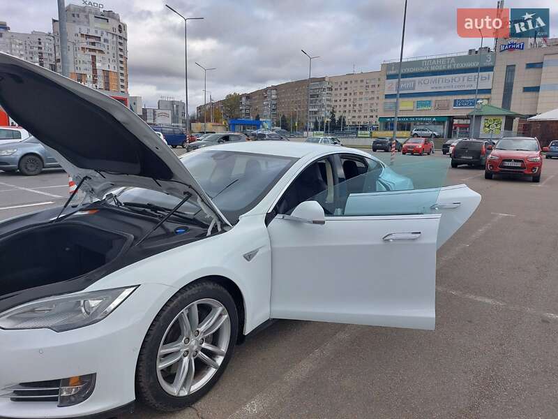 Ліфтбек Tesla Model S 2015 в Харкові