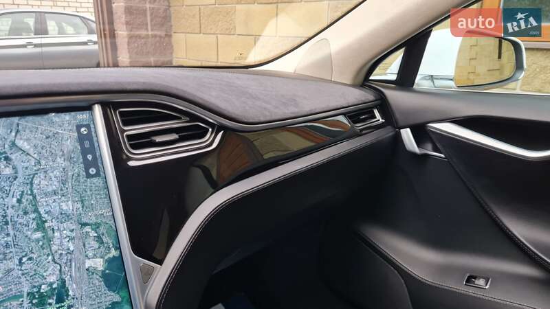 Ліфтбек Tesla Model S 2015 в Харкові