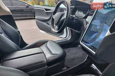 Лифтбек Tesla Model S 2015 в 