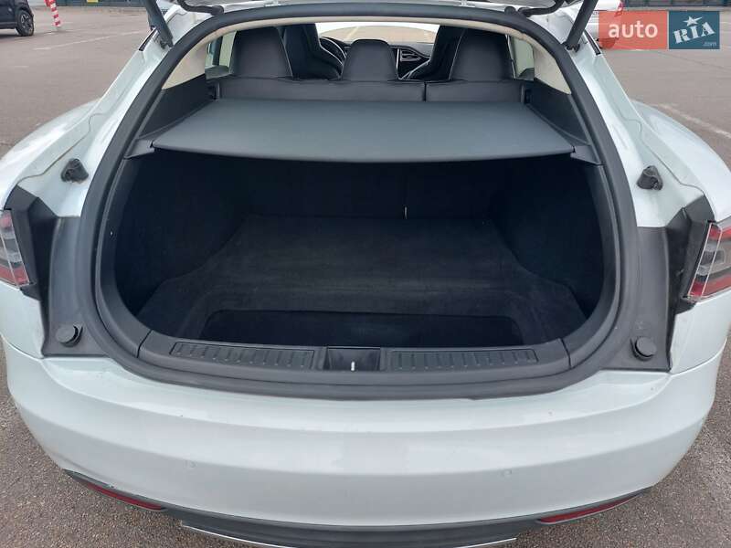 Ліфтбек Tesla Model S 2015 в Харкові
