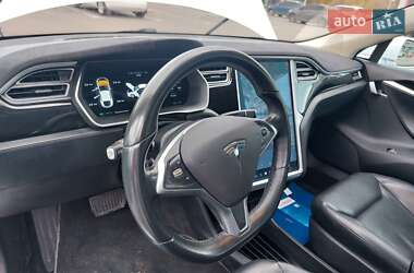 Лифтбек Tesla Model S 2015 в 