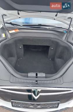 Лифтбек Tesla Model S 2015 в 