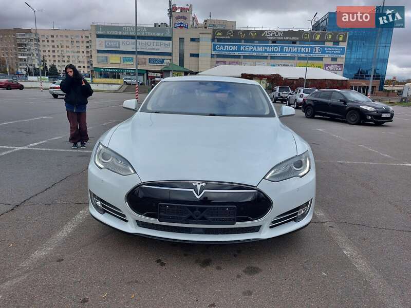 Ліфтбек Tesla Model S 2015 в Харкові