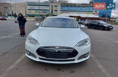 Лифтбек Tesla Model S 2015 в 