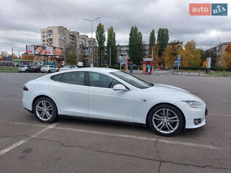 Ліфтбек Tesla Model S 2015 в Харкові