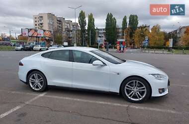 Лифтбек Tesla Model S 2015 в 