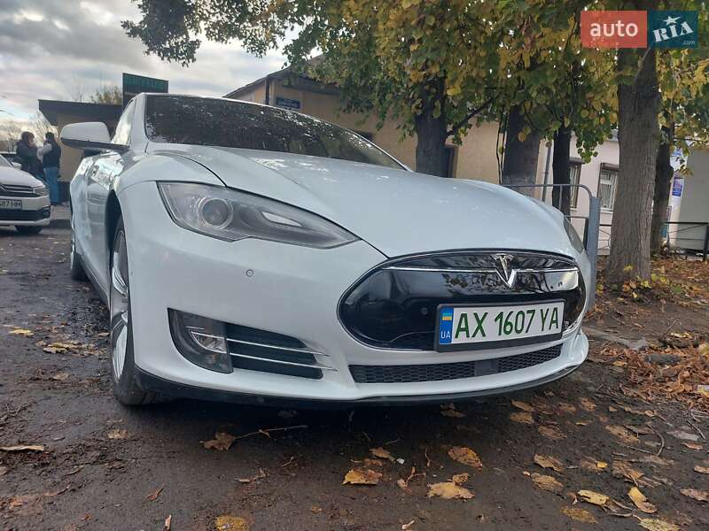 Ліфтбек Tesla Model S 2015 в Харкові