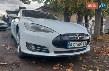 Лифтбек Tesla Model S 2015 в 