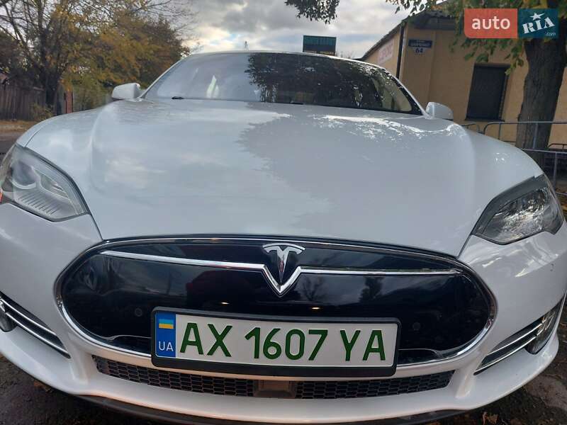 Ліфтбек Tesla Model S 2015 в Харкові