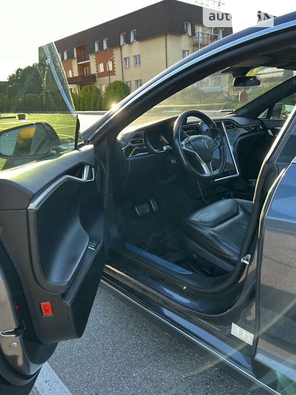 Лифтбек Tesla Model S 2016 в Киеве фото 18 Лифтбек Tesla Model S 2016 в Киеве