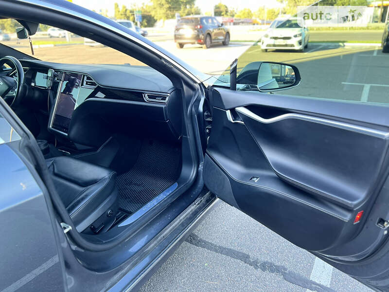 Лифтбек Tesla Model S 2016 в Киеве фото 16 Лифтбек Tesla Model S 2016 в Киеве