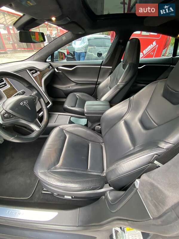 Лифтбек Tesla Model S 2015 в Львове