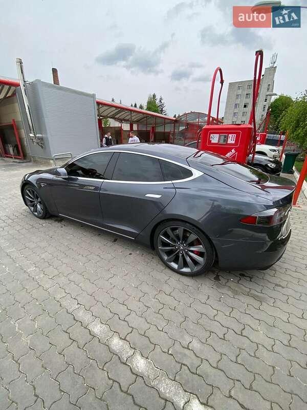 Лифтбек Tesla Model S 2015 в Львове