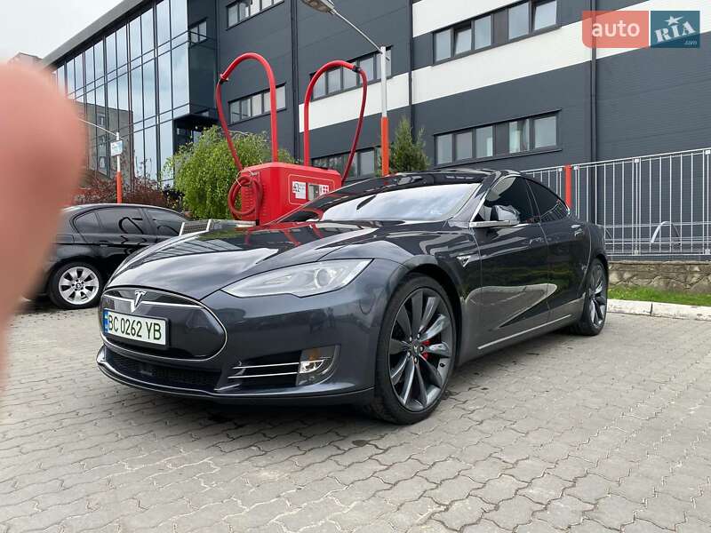 Лифтбек Tesla Model S 2015 в Львове