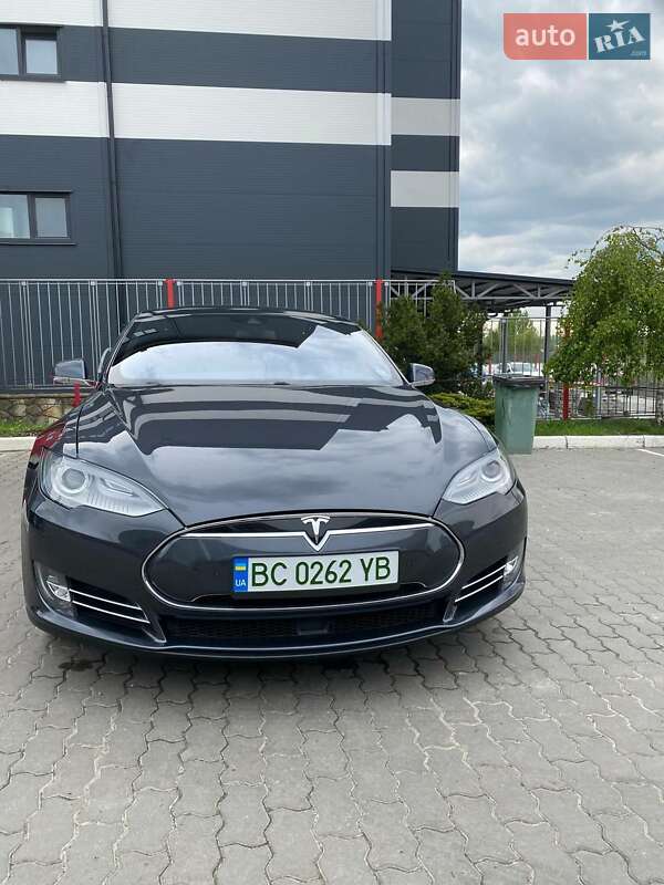 Лифтбек Tesla Model S 2015 в Львове