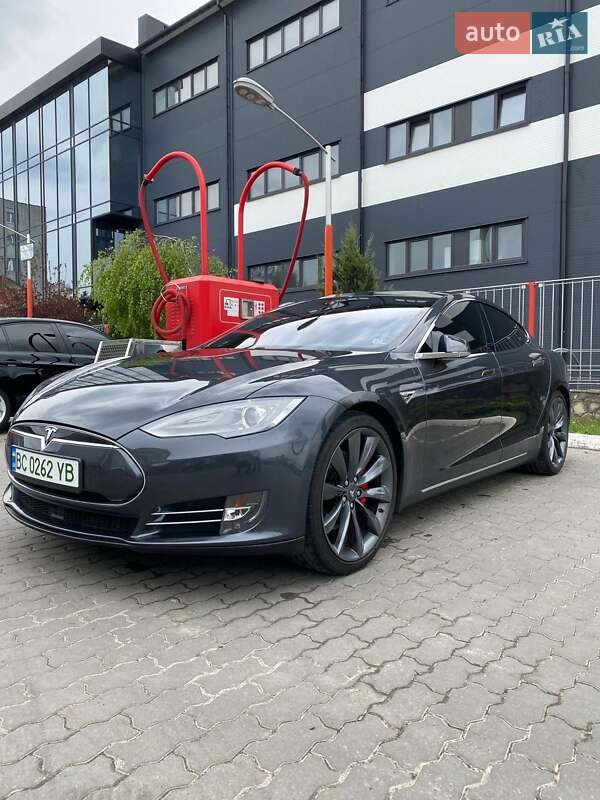 Лифтбек Tesla Model S 2015 в Львове