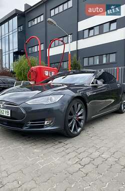 Лифтбек Tesla Model S 2015 в 
