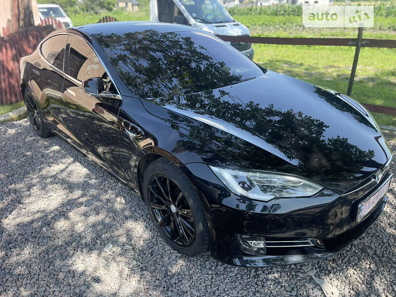 Ліфтбек Tesla Model S 2017 в Бродах