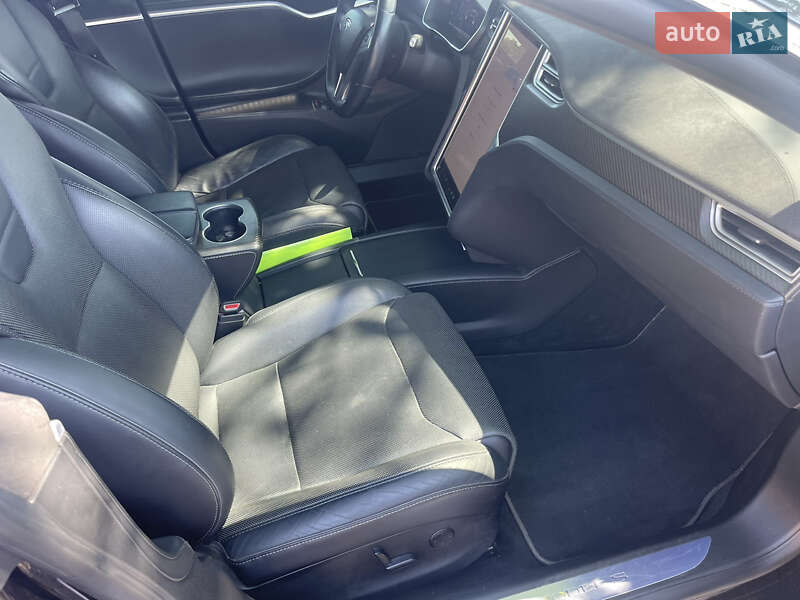 Лифтбек Tesla Model S 2017 в Бродах