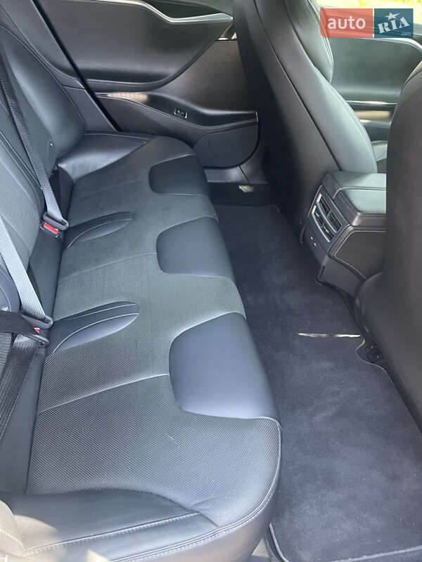 Лифтбек Tesla Model S 2017 в Бродах