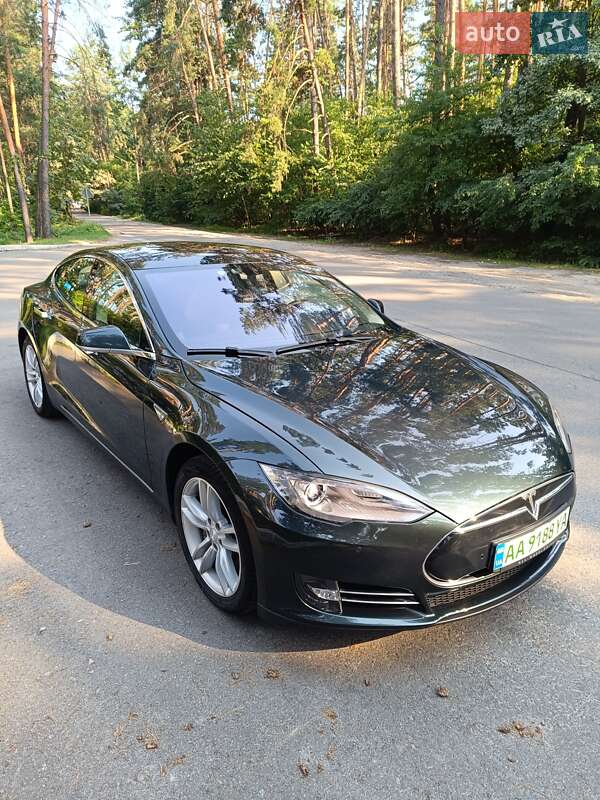 Лифтбек Tesla Model S 2014 в Киеве