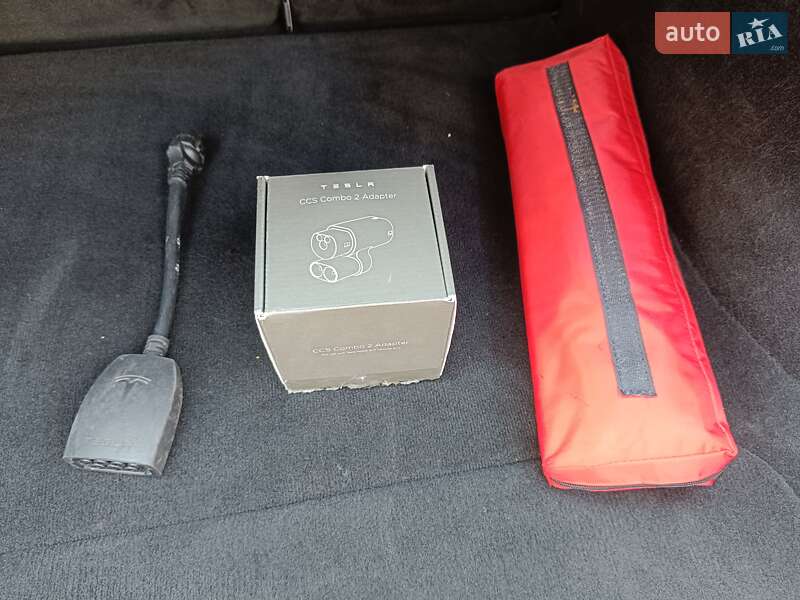 Лифтбек Tesla Model S 2014 в Киеве