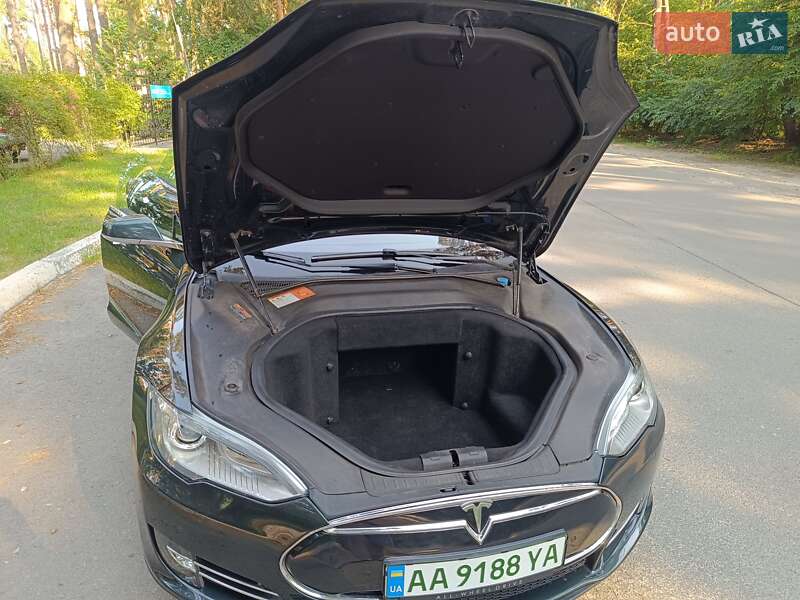 Лифтбек Tesla Model S 2014 в Киеве